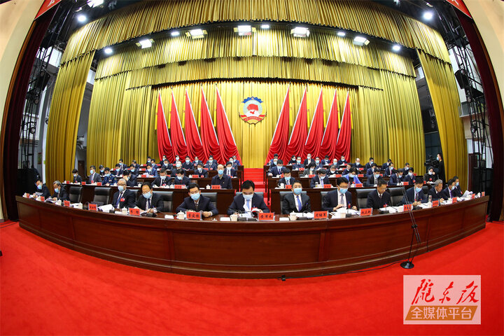 【市兩會(huì)視頻海報(bào)】努力開(kāi)創(chuàng)新時(shí)代慶陽(yáng)政協(xié)工作新局面，為推動(dòng)慶陽(yáng)老區(qū)全面振興作出新的更大貢獻(xiàn)！