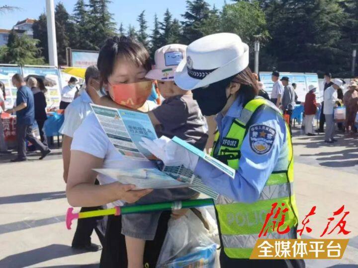 【創(chuàng)建全國文明城市·我們在行動】西峰公安交警強化“一老一小”宣傳，筑牢交通安全防線