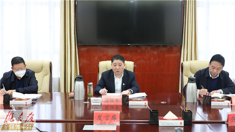 周繼軍參加慶陽市政府辦公室機關黨支部主題黨日活動時指出 懷抱夢想腳踏實地 敢想敢為善作善成 用新的奮斗創(chuàng)造新的業(yè)績 以新的作為展現新的形象