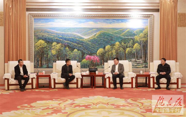 黃澤元周繼軍與阿里巴巴集團(tuán)副總裁、阿里云全球銷售總裁蔡英華一行座談