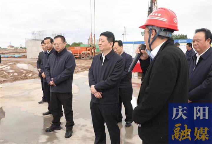 周繼軍在調研西合東繞城一級公路項目建設工作時強調 統(tǒng)籌協調調度強化要素保障高標準高效率高質量推進項目建設