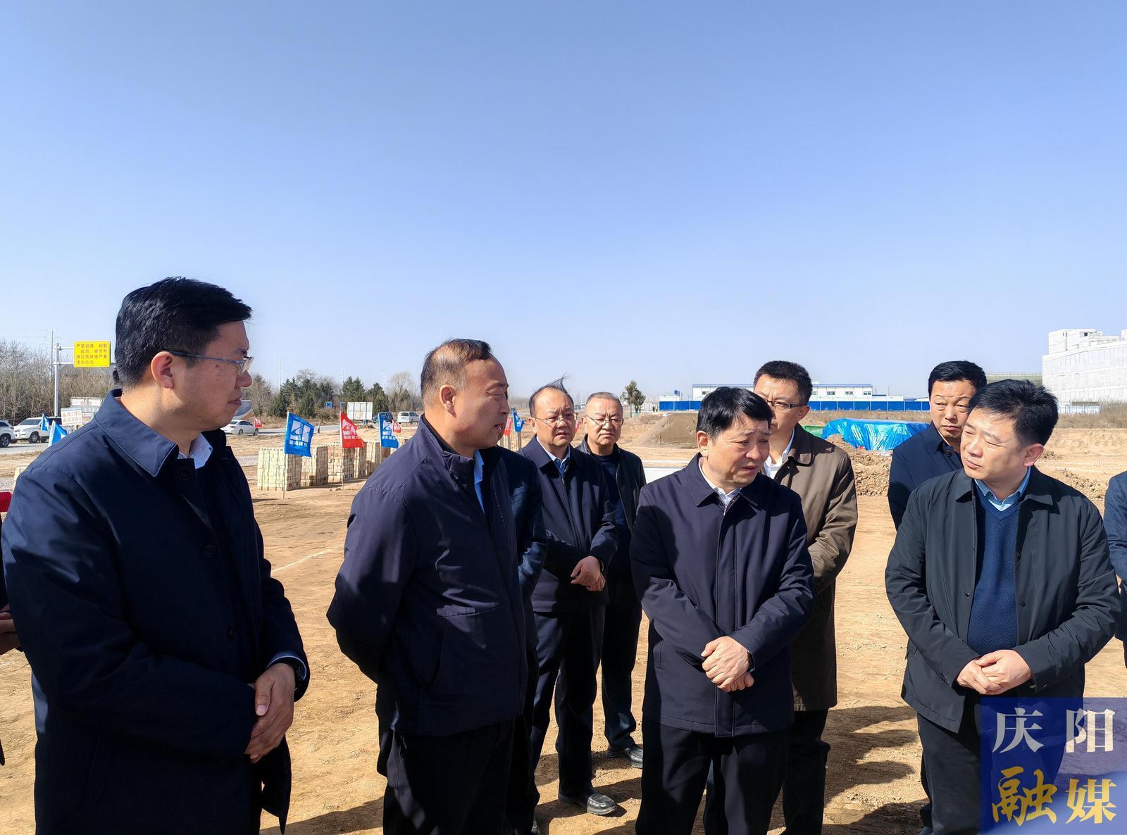 周繼軍在西峰區(qū)調研時強調 扛牢責任挑大梁 奮力當好排頭兵 努力在爭先進位中實現新突破