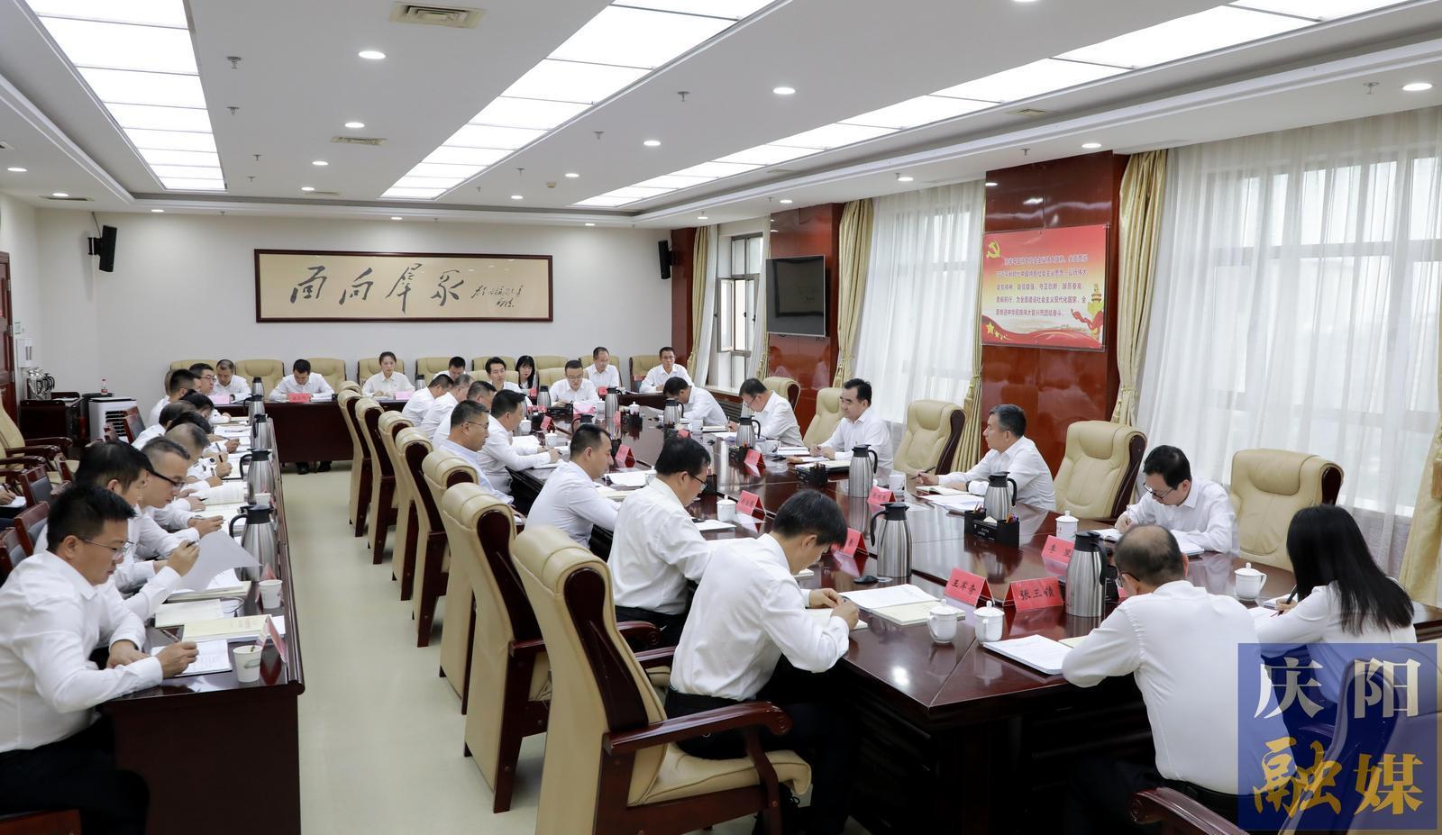 黃澤元在市委辦公室黨總支講專(zhuān)題黨課 勉勵(lì)全體黨員在知紀(jì)明紀(jì)上下功夫，在增強(qiáng)自覺(jué)上常修煉，在工作質(zhì)量上見(jiàn)實(shí)效，切實(shí)把黨紀(jì)學(xué)習(xí)教育成效轉(zhuǎn)化為擔(dān)當(dāng)作為、干事創(chuàng)業(yè)的強(qiáng)大動(dòng)力