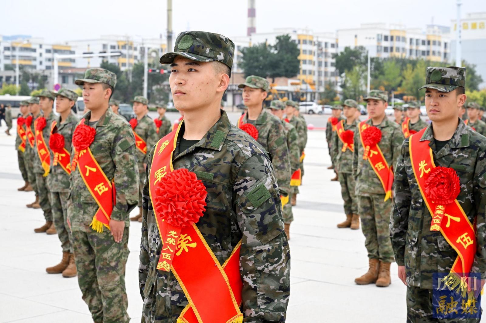 【攝影報道】光榮啟程！慶陽市歡送2024年下半年入伍新兵奔赴軍營