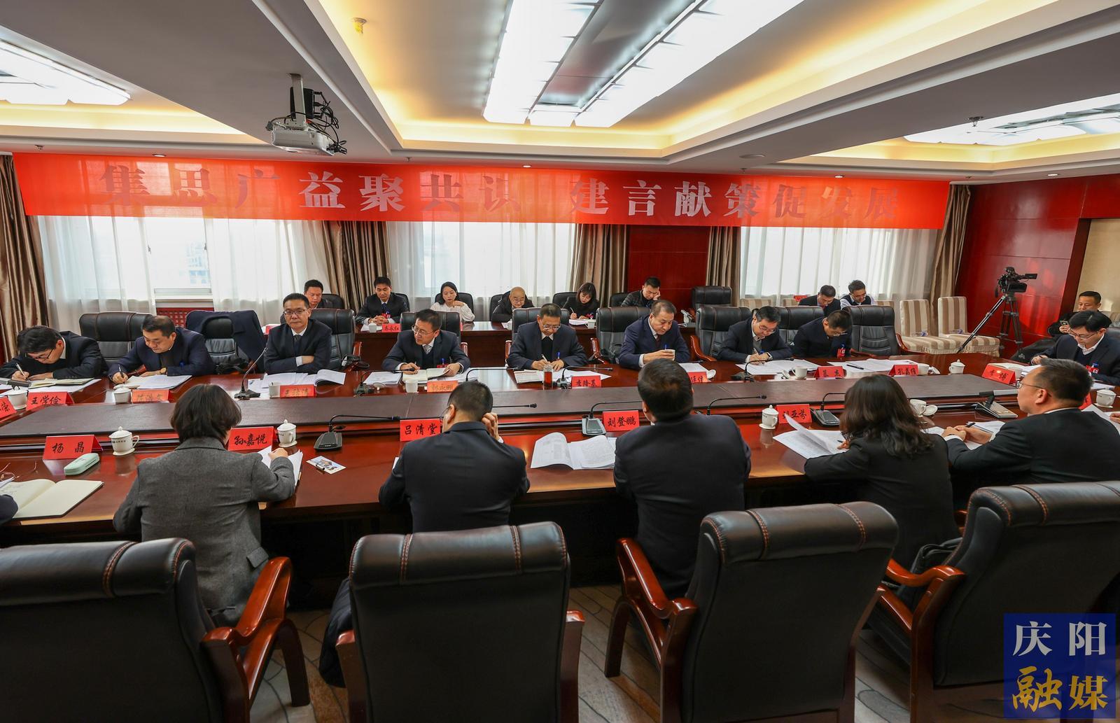 慶陽市政協(xié)委員分組討論政府工作報告和計劃、財政報告
