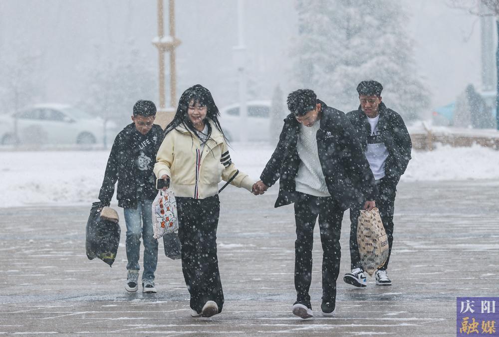 【攝影專題】風(fēng)雪兼程，回家過年！