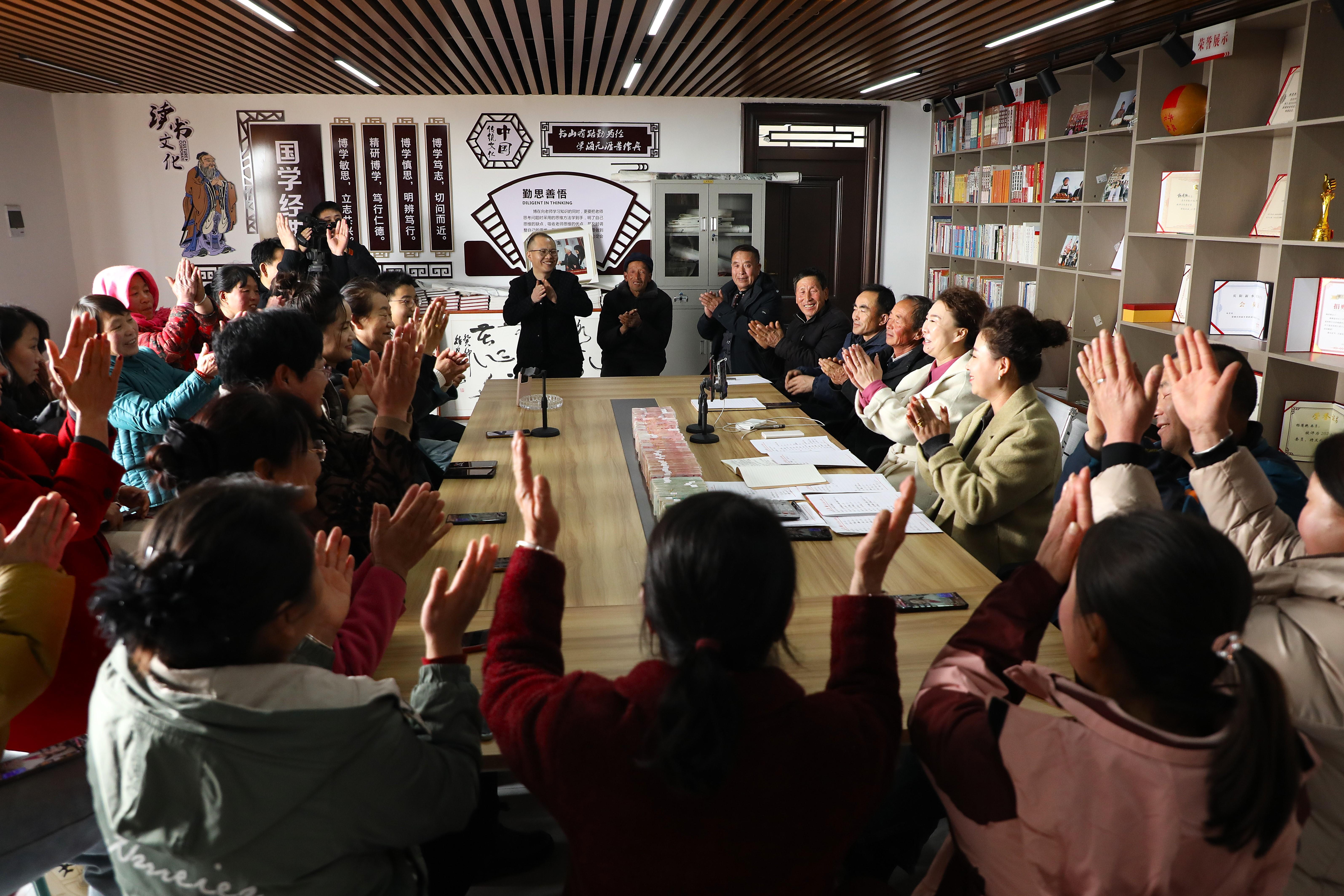 二月二，分紅“盛宴”開啟幸福新篇 ——環(huán)縣莊子峁生態(tài)農(nóng)莊30戶農(nóng)戶喜提73萬元“紅包”