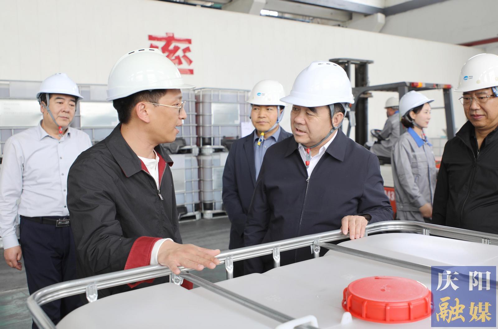 黃澤元在華池縣寧縣調(diào)研工業(yè)集中區(qū)建設發(fā)展情況時強調(diào) 強基礎優(yōu)服務提升園區(qū)發(fā)展能級 強招商聚集群積蓄經(jīng)濟發(fā)展動能