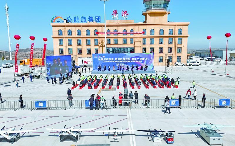 2025數(shù)字中國(guó)創(chuàng)新大賽·低空經(jīng)濟(jì)賽道·特別報(bào)道丨無(wú)人機(jī)秒變“巡檢尖兵”！全國(guó)首次油田巡檢挑戰(zhàn)賽在慶陽(yáng)舉行