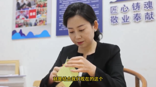 慶陽(yáng)市民間布貼畫藝術(shù)代表性傳承人 李慶英：深化創(chuàng)新，讓布貼畫煥發(fā)新的生機(jī)