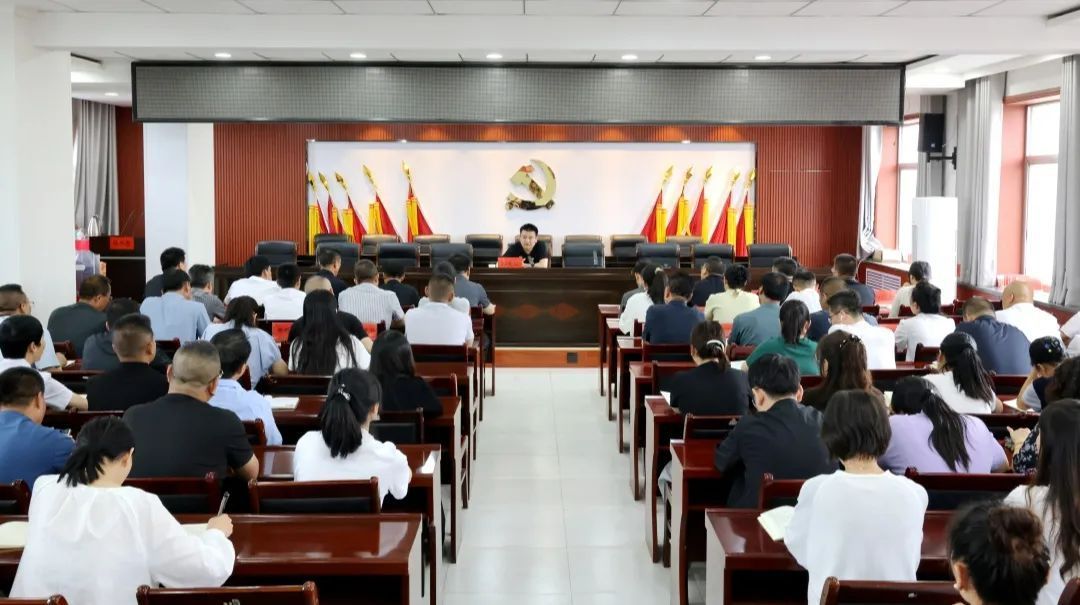 孫文江講授深入貫徹中央八項規(guī)定精神學習教育專題黨課
