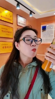 快來看?。∷崽鹂煽诘纳臣?，直播間價格美麗哦！8月19日下午1點，直播間不見不散！